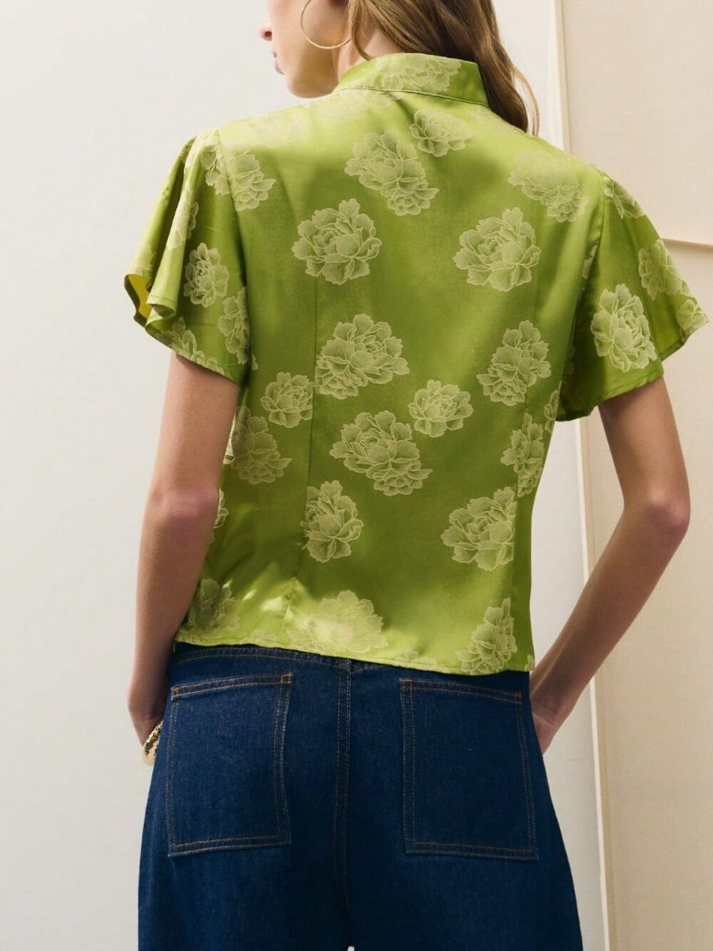 Green Elegant Women's Floral Top Featuring A Mandarin Collar - Picture 2 of 8